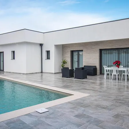 Quinta Oliveiras , Casa Moderna & Confortavel *