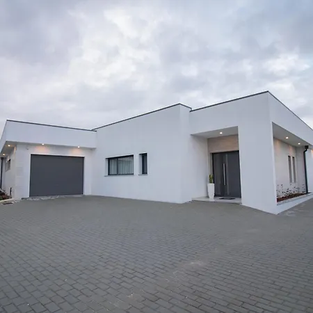 Villa Quinta Oliveiras , Casa Moderna & Confortavel *